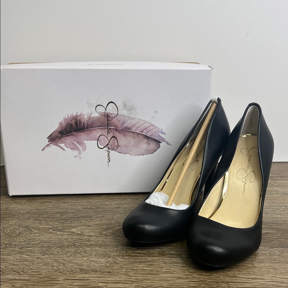 Jessica Simpson “Calie” Black Sleek Round-Toe Pumps – Size 6M – NIB